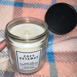 1 Cozy Getaway 7oz single wick candles from Bath and Body Works